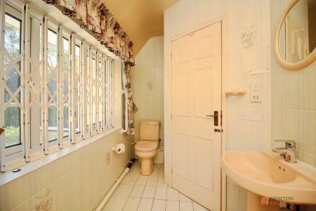 3 bedroom Detached house for sale in Fairefield Crescent, Glenfield, LE3