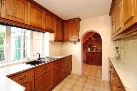 3 bedroom Detached house for sale in Fairefield Crescent, Glenfield, LE3
