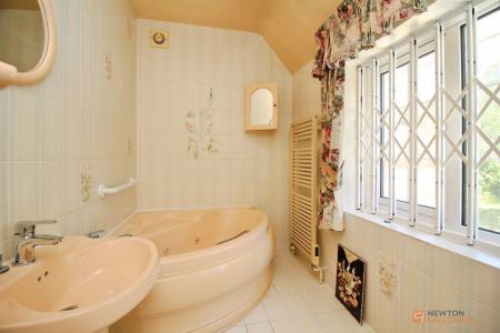 3 bedroom Detached house for sale in Fairefield Crescent, Glenfield, LE3