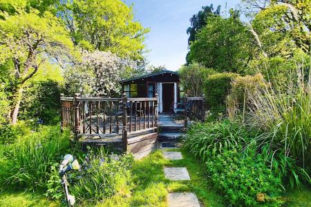 3 bedroom Detached house for sale in Fairefield Crescent, Glenfield, LE3