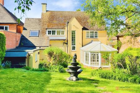 3 bedroom Detached house for sale in Fairefield Crescent, Glenfield, LE3