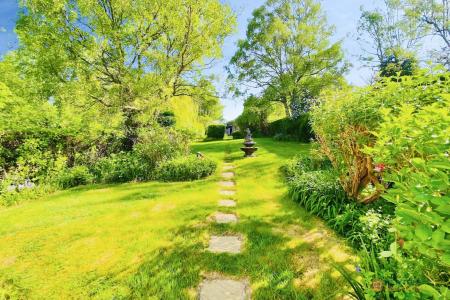 3 bedroom Detached house for sale in Fairefield Crescent, Glenfield, LE3