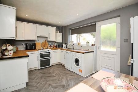 3 bedroom Semi-detached house for sale in Newquay Close, Hinckley, LE10