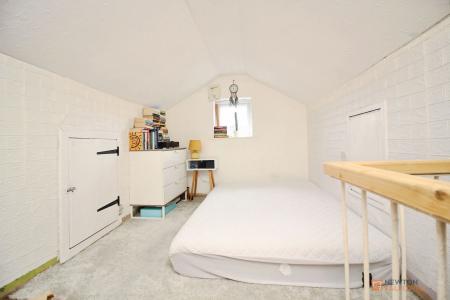 2 bedroom Semi-detached house for sale in Blackthorn Drive, Leicester, LE4