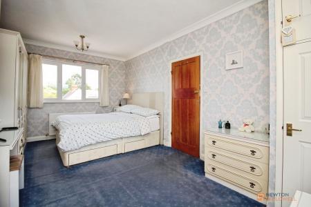 5 bedroom Detached house for sale in Station Road, Kirby Muxloe, LE9