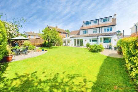 5 bedroom Detached house for sale in Station Road, Kirby Muxloe, LE9