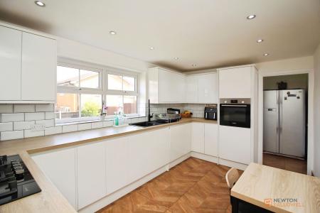 4 bedroom Detached house for sale in Jewsbury Way, Braunstone, LE3
