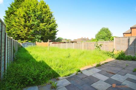 3 bedroom End of terrace house for sale in Rancliffe Crescent, Leicester, LE3