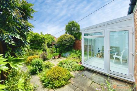 4 bedroom Semi-detached house for sale in Fairbourne Road, Leicester, LE3