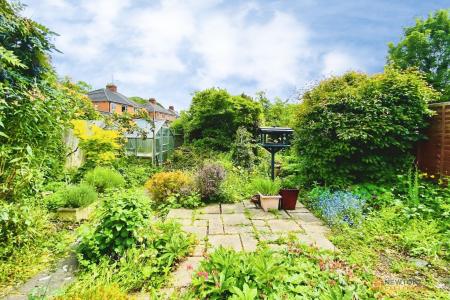 4 bedroom Semi-detached house for sale in Fairbourne Road, Leicester, LE3