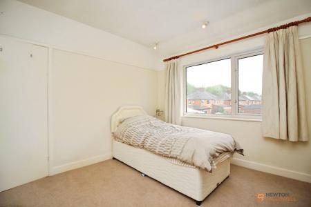 4 bedroom Semi-detached house for sale in Fairbourne Road, Leicester, LE3