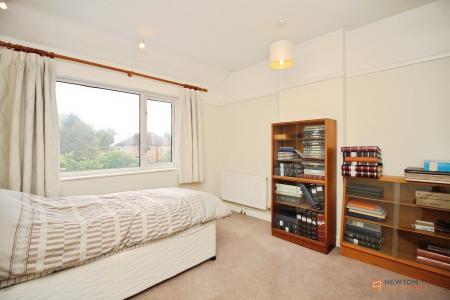 4 bedroom Semi-detached house for sale in Fairbourne Road, Leicester, LE3