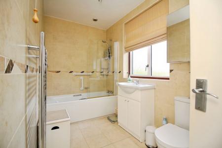 4 bedroom Semi-detached house for sale in Hilders Road, Leicester, LE3