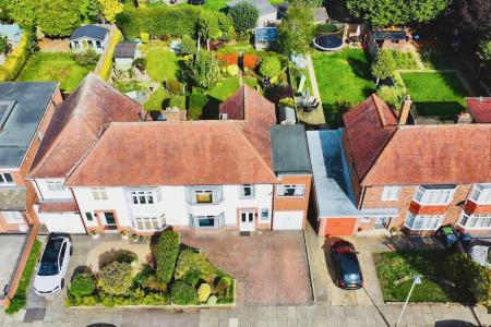 4 bedroom Semi-detached house for sale in Hilders Road, Leicester, LE3