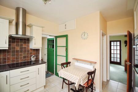 4 bedroom Semi-detached house for sale in Hilders Road, Leicester, LE3