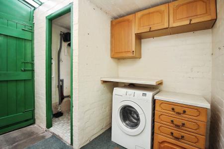 4 bedroom Semi-detached house for sale in Hilders Road, Leicester, LE3