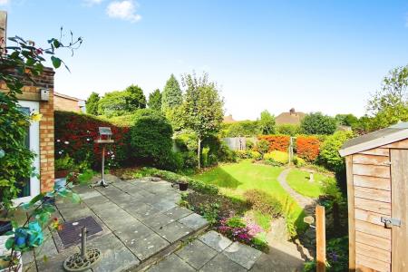 4 bedroom Semi-detached house for sale in Hilders Road, Leicester, LE3