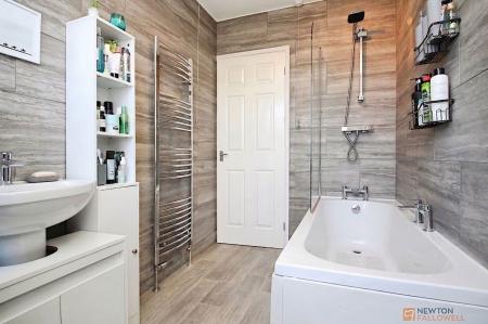 3 bedroom Semi-detached house for sale in Arnolds Crescent, Newbold Verdon, LE9