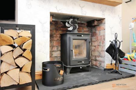 3 bedroom Semi-detached house for sale in Arnolds Crescent, Newbold Verdon, LE9