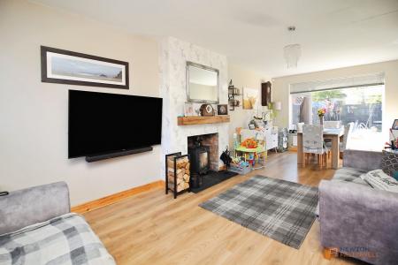 3 bedroom Semi-detached house for sale in Arnolds Crescent, Newbold Verdon, LE9