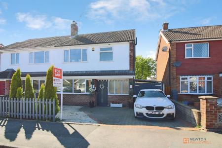 3 bedroom Semi-detached house for sale in Arnolds Crescent, Newbold Verdon, LE9