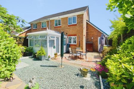 3 bedroom Semi-detached house for sale in Ferrars Court, Braunstone, LE3