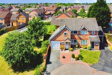 3 bedroom Semi-detached house for sale in Ferrars Court, Braunstone, LE3