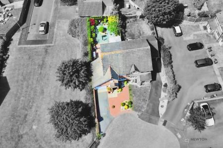3 bedroom Semi-detached house for sale in Ferrars Court, Braunstone, LE3