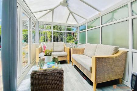 3 bedroom Semi-detached house for sale in Ferrars Court, Braunstone, LE3