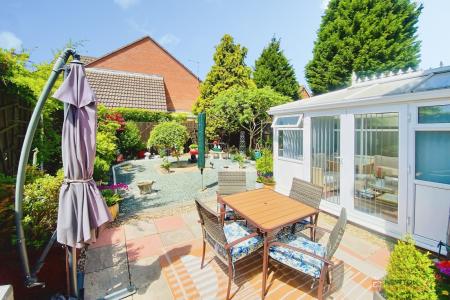 3 bedroom Semi-detached house for sale in Ferrars Court, Braunstone, LE3