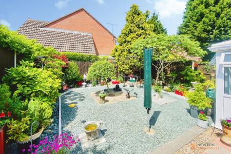 3 bedroom Semi-detached house for sale in Ferrars Court, Braunstone, LE3