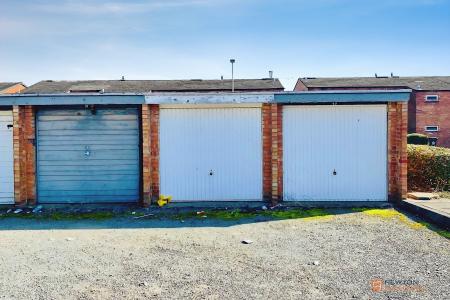 3 bedroom End of terrace house for sale in Langley Walk, Leicester, LE4