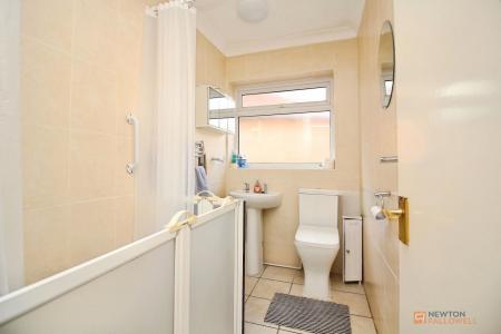 3 bedroom Detached bungalow for sale in Woodcote Road, Leicester, LE3