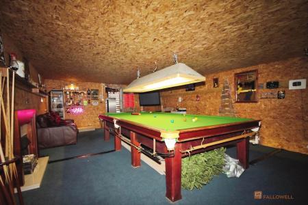 4 bedroom Semi-detached house for sale in Imperial Avenue, Leicester, LE3