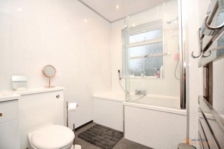 4 bedroom Semi-detached house for sale in Imperial Avenue, Leicester, LE3