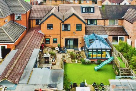 4 bedroom Semi-detached house for sale in Imperial Avenue, Leicester, LE3