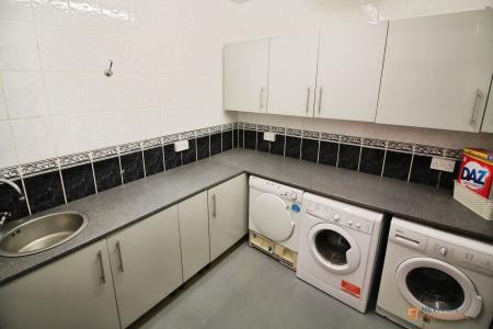 4 bedroom Semi-detached house for sale in Imperial Avenue, Leicester, LE3