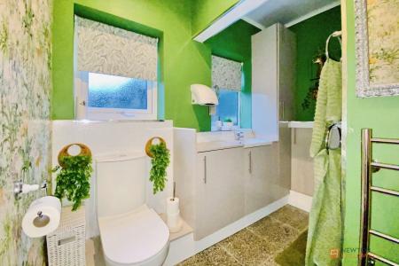 4 bedroom Semi-detached house for sale in Imperial Avenue, Leicester, LE3