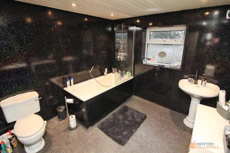 4 bedroom Semi-detached house for sale in Imperial Avenue, Leicester, LE3