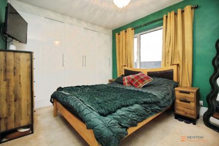 4 bedroom Semi-detached house for sale in Imperial Avenue, Leicester, LE3