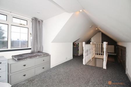 4 bedroom Semi-detached house for sale in Imperial Avenue, Leicester, LE3