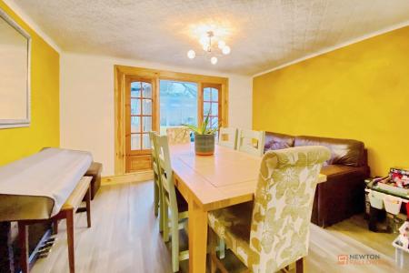 4 bedroom Semi-detached house for sale in Imperial Avenue, Leicester, LE3