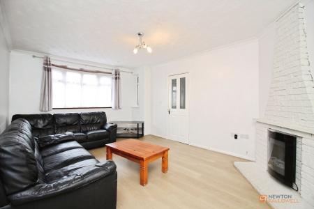 5 bedroom Semi-detached house for sale in Kingsway, Leicester, LE3