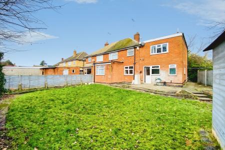 5 bedroom Semi-detached house for sale in Kingsway, Leicester, LE3