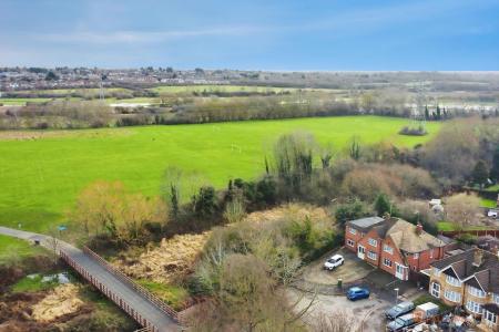 5 bedroom Semi-detached house for sale in Kingsway, Leicester, LE3