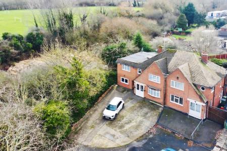5 bedroom Semi-detached house for sale in Kingsway, Leicester, LE3