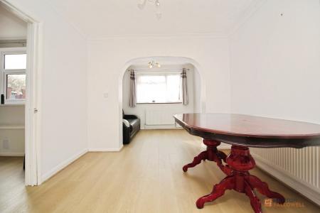 5 bedroom Semi-detached house for sale in Kingsway, Leicester, LE3