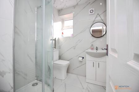 2 bedroom Terraced House for sale in Heatherbrook Road, Leicester, LE4
