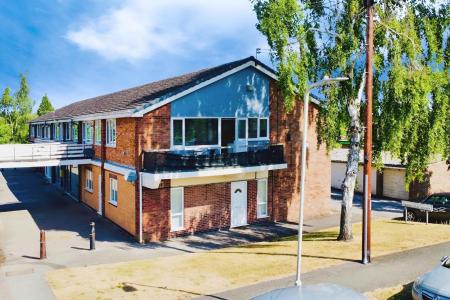 2 bedroom Flat for sale in Cherry Tree Court, Kirby Muxloe, LE9