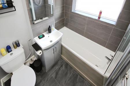 2 bedroom Flat for sale in Cherry Tree Court, Kirby Muxloe, LE9